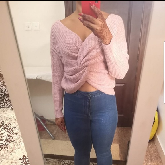 V Neckline Twist Front Sweater - Picture 5 of 8